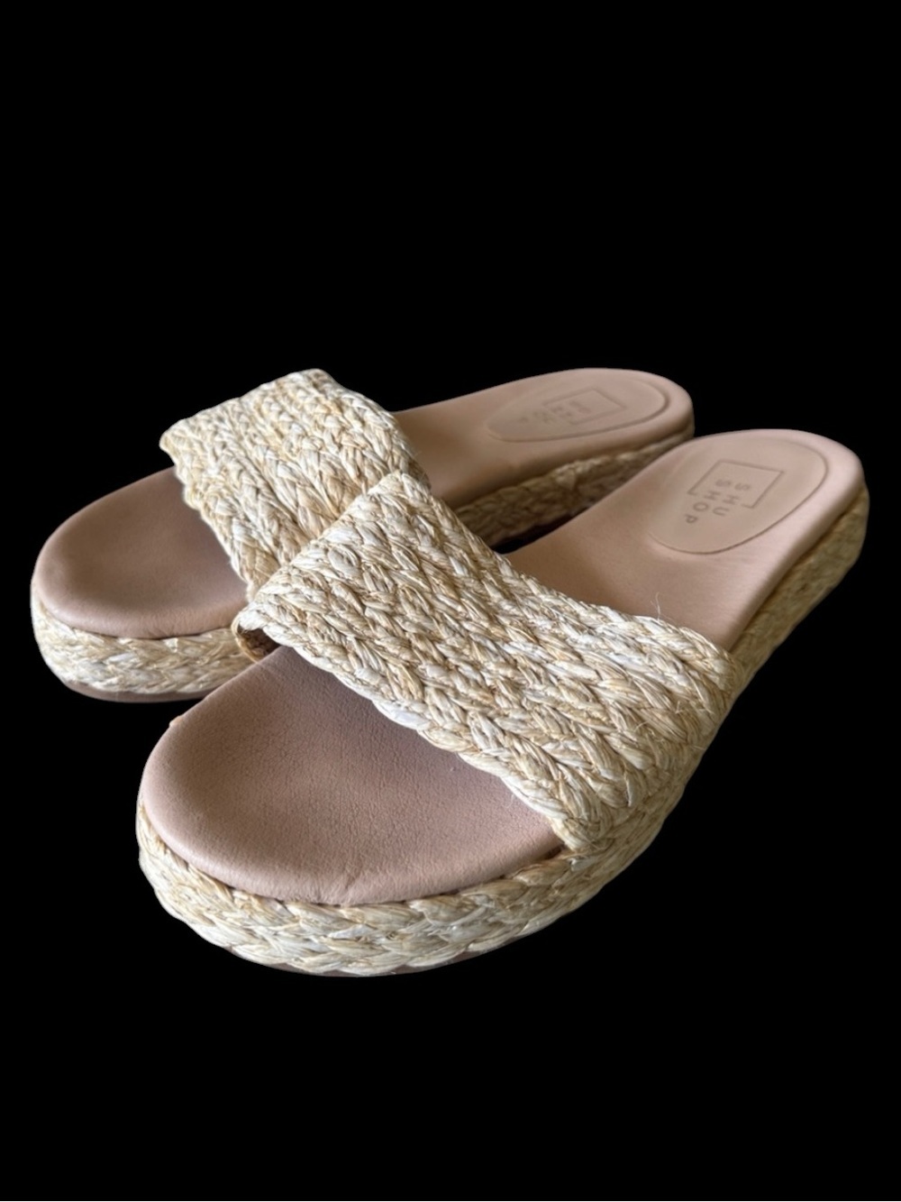 SHU SHOP ladies woven summer slides excellent condition very clean
8.5
